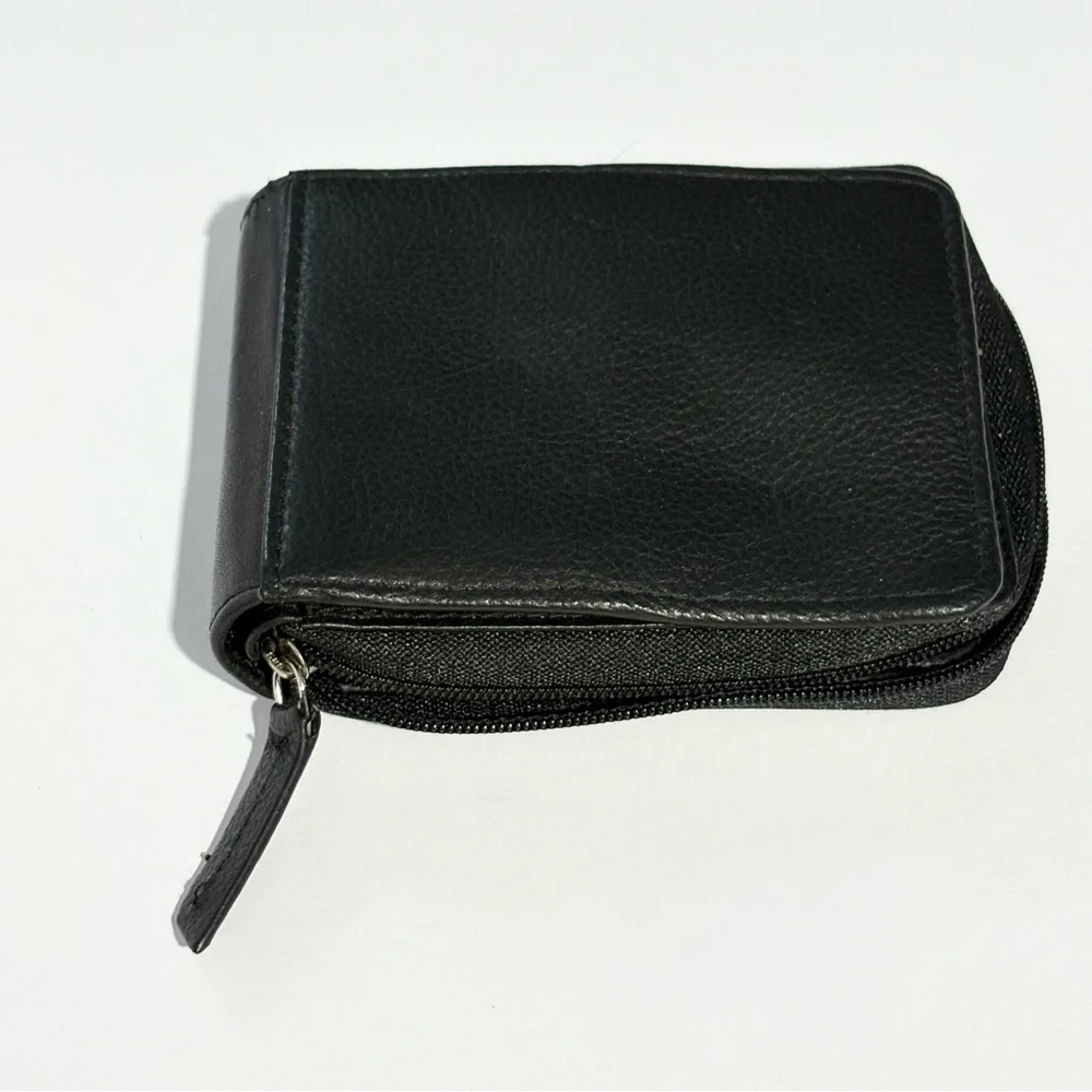 George Black Leather Billfold Zip Close RFID Wallet New with Tags Minor Flaws